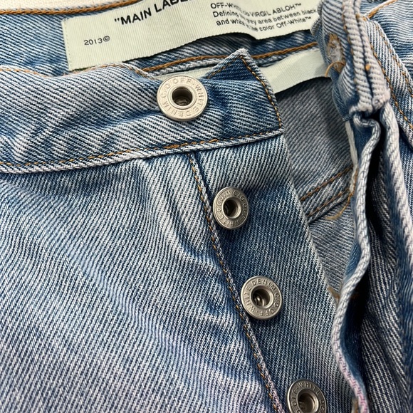 OFF-WHITE Degrade Denim Shorts - Picture 7 of 14